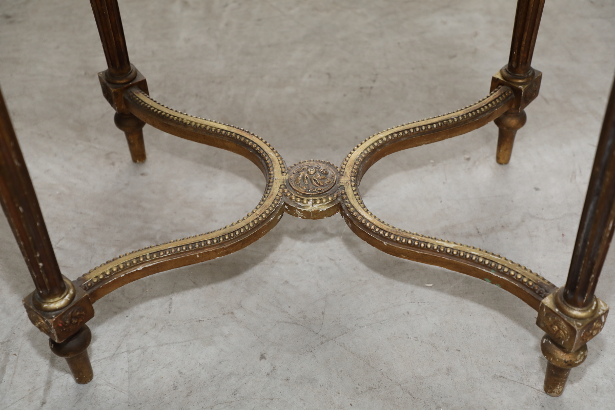 Oval occasional table in gilded wood - Tables and Desks Oval occasional table in gilded wood - Tables and Desks