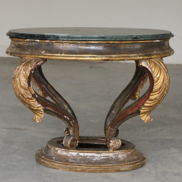Oval occasional table in gilded wood, Italian origin, 19th century - Tables and Desks