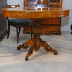 Oval occasional table in gilded wood, Italian origin, 19th century - Tables and Desks Oval occasional table in gilded wood, Italian origin, 19th century - Tables and Desks