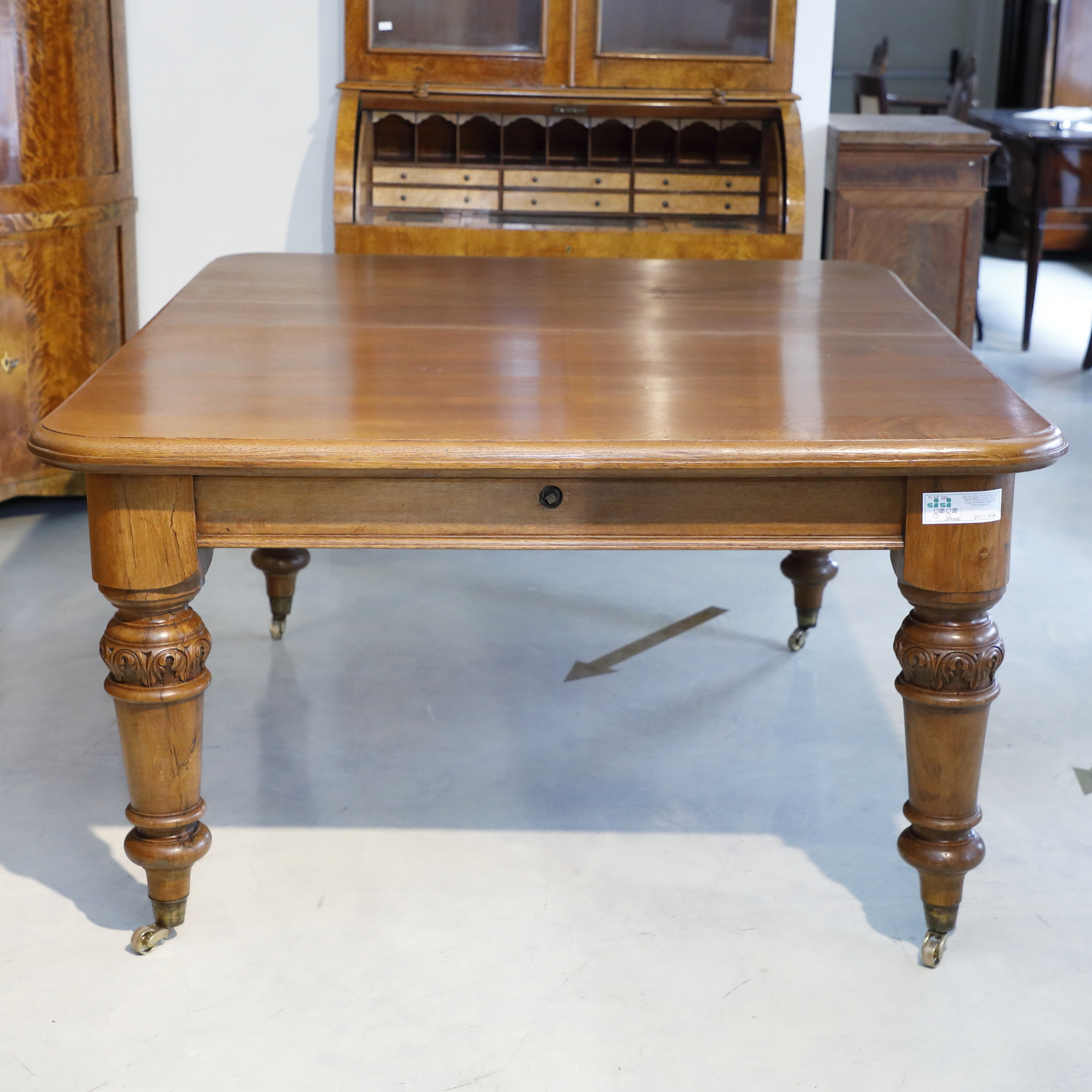 Wind-out extending table in oak - Tables and Desks Wind-out extending table in oak - Tables and Desks