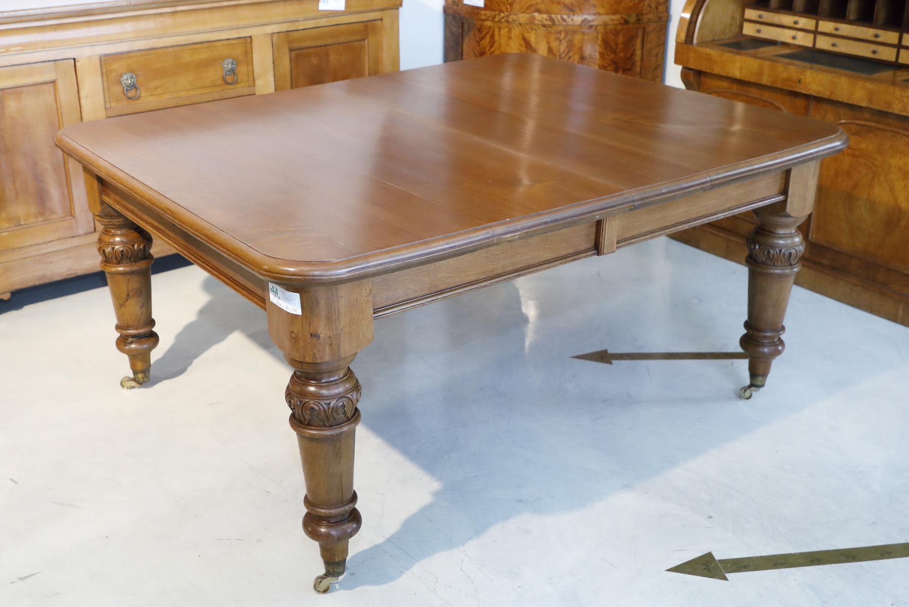 Wind-out extending table in oak - Tables and Desks Wind-out extending table in oak - Tables and Desks