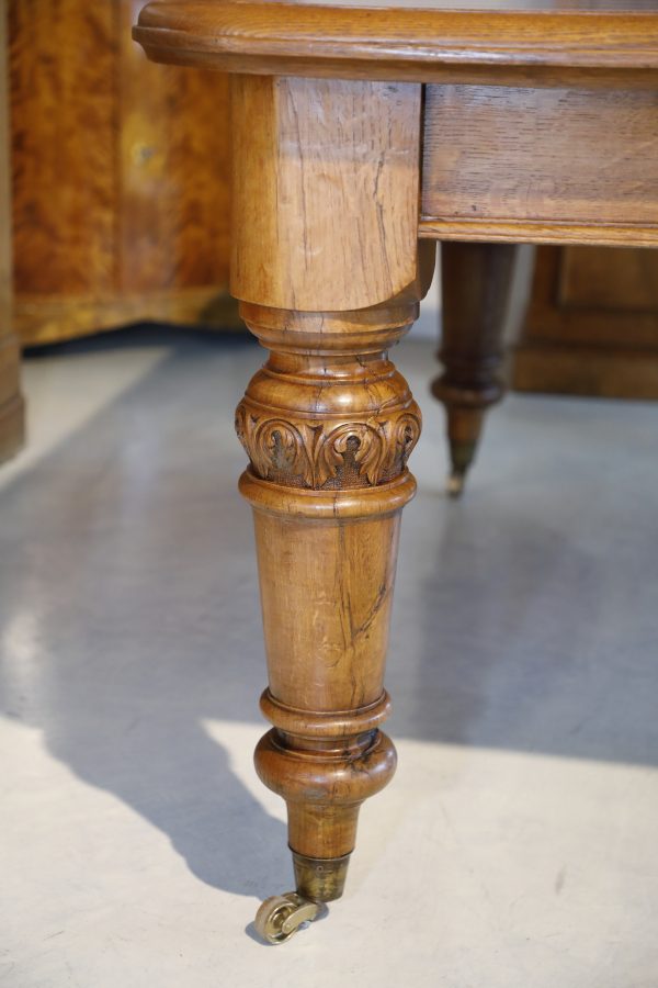 Wind-out extending table in oak - Tables and Desks