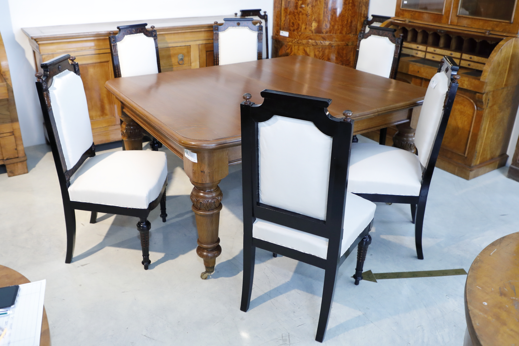 Wind-out extending table in oak - Tables and Desks Wind-out extending table in oak - Tables and Desks