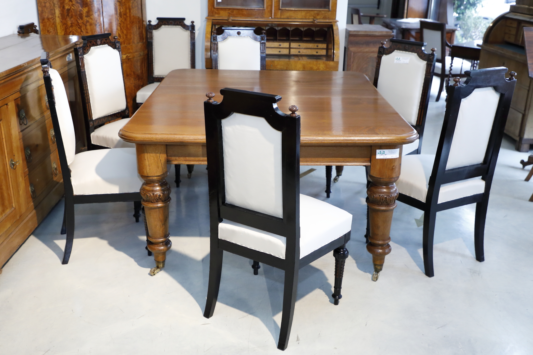 Wind-out extending table in oak - Tables and Desks Wind-out extending table in oak - Tables and Desks