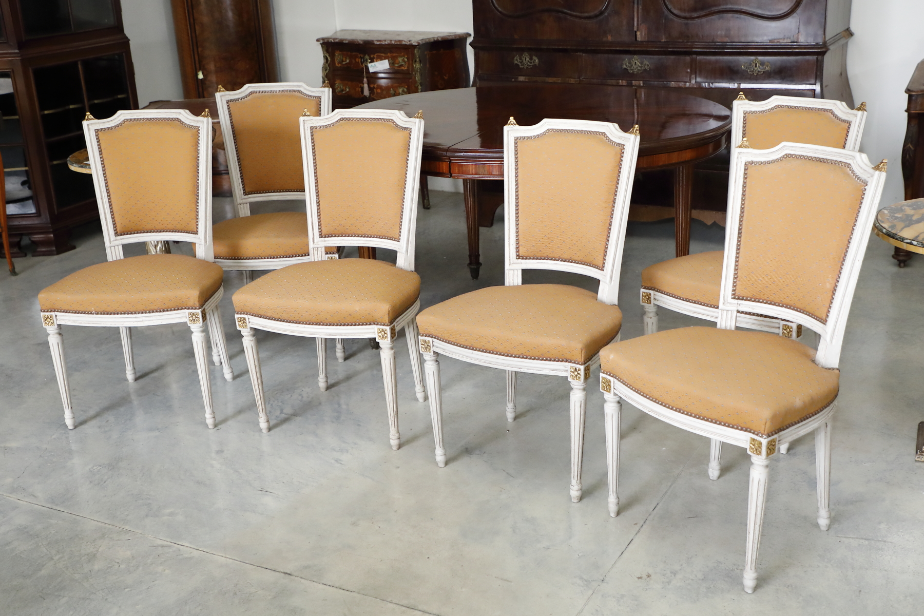 Set of 6 chairs in lacquered and gilded wood. - Chairs and Armchairs Set of 6 chairs in lacquered and gilded wood. - Chairs and Armchairs