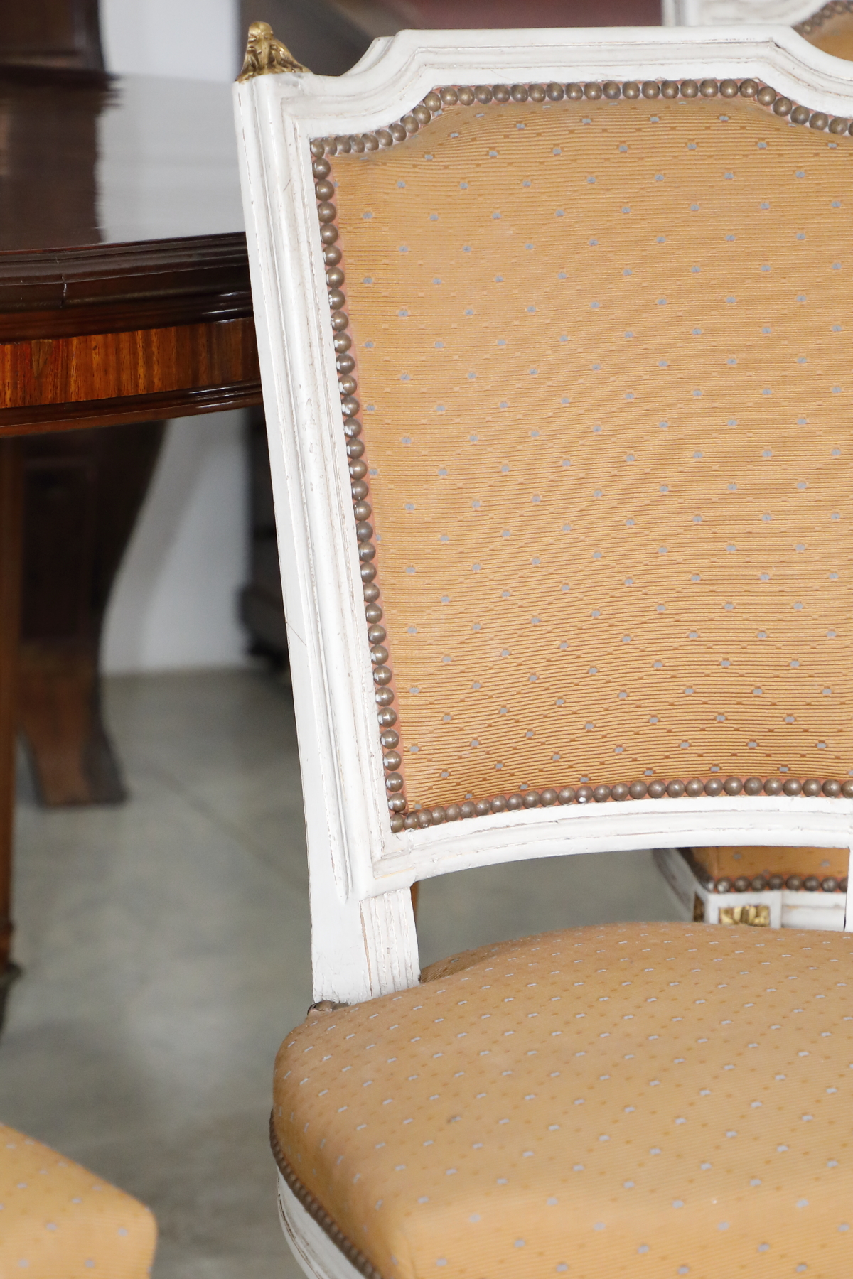Set of 6 chairs in lacquered and gilded wood. - Chairs and Armchairs Set of 6 chairs in lacquered and gilded wood. - Chairs and Armchairs