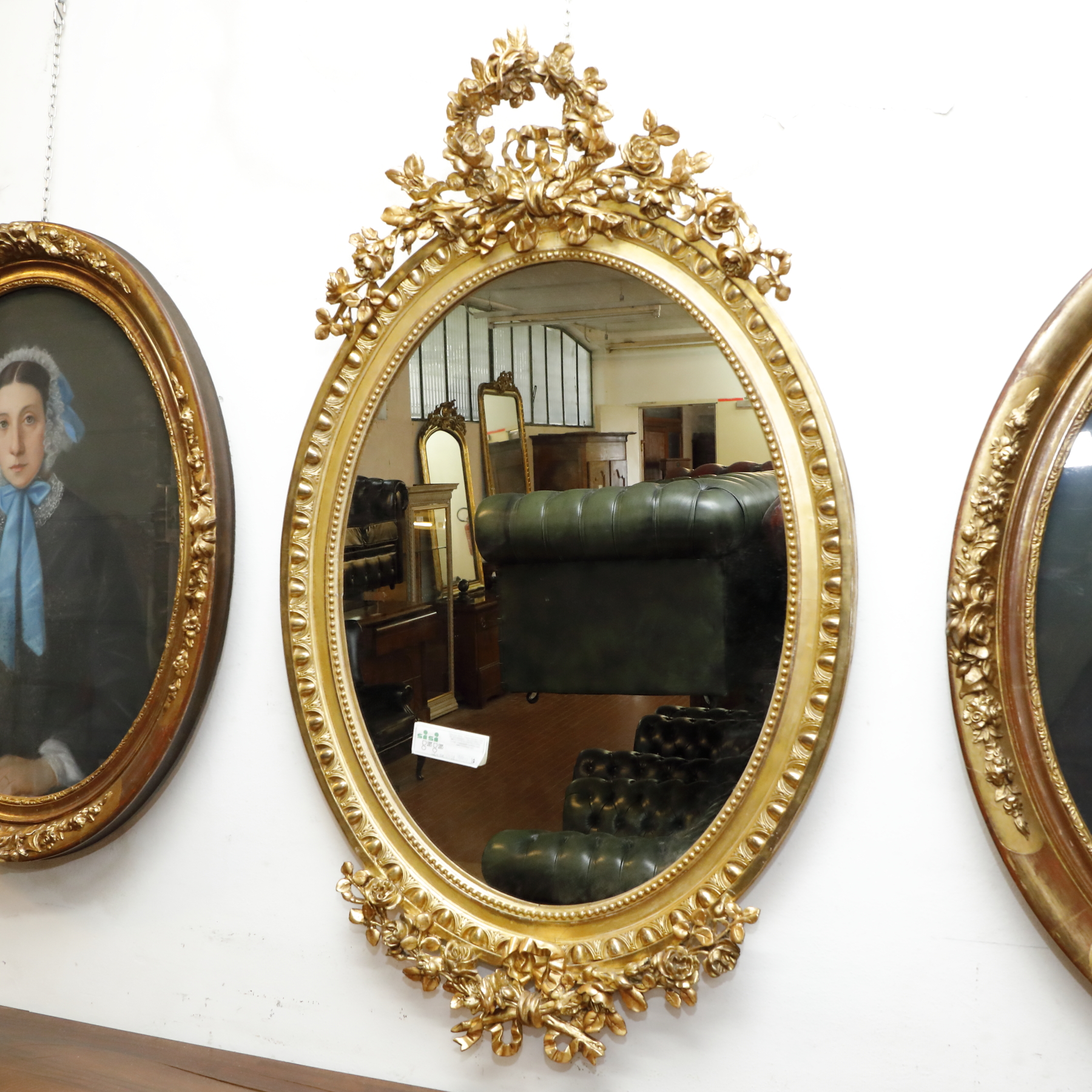Oval wall mirror in gilded wood - Wall Mirrors Oval wall mirror in gilded wood - Wall Mirrors