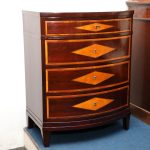 Tallboy in mahogany with intermediate pull-out, English origin, early 20th century - Commodes Tallboy in mahogany with intermediate pull-out, English origin, early 20th century - Commodes