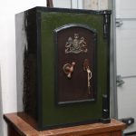 Large painting with gilded wood frame carved Early 1900s - Furniture accessories Large painting with gilded wood frame carved Early 1900s - Furniture accessories