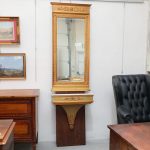 Oval wall mirror in gilded wood with coping with bow and various carvings, polished mirror - Wall Mirrors Oval wall mirror in gilded wood with coping with bow and various carvings, polished mirror - Wall Mirrors