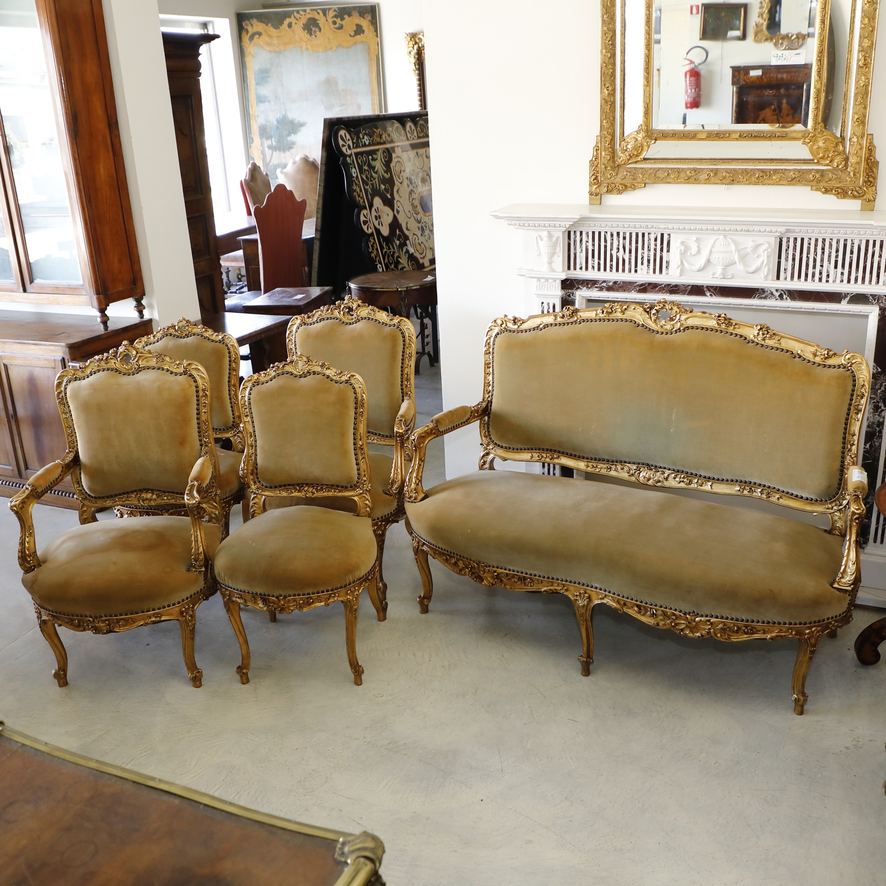 Salotto in legno dorato epoca Fine 800 - Divani, Sedie e Poltrone Salotto in legno dorato epoca Fine 800 - Divani, Sedie e Poltrone
