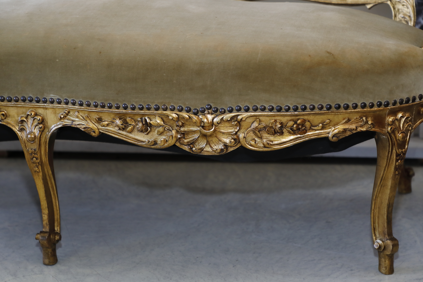 Salotto in legno dorato epoca Fine 800 - Divani, Sedie e Poltrone Salotto in legno dorato epoca Fine 800 - Divani, Sedie e Poltrone