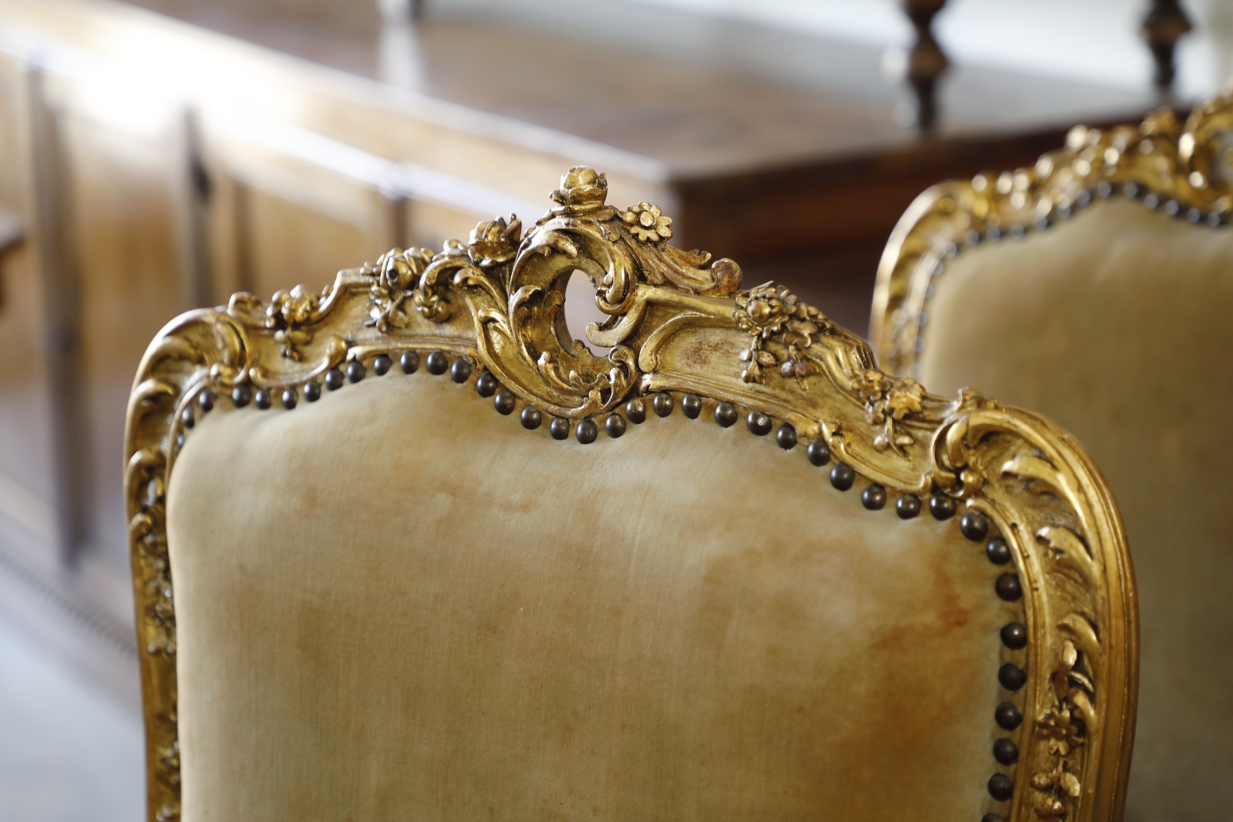 Salotto in legno dorato epoca Fine 800 - Divani, Sedie e Poltrone Salotto in legno dorato epoca Fine 800 - Divani, Sedie e Poltrone