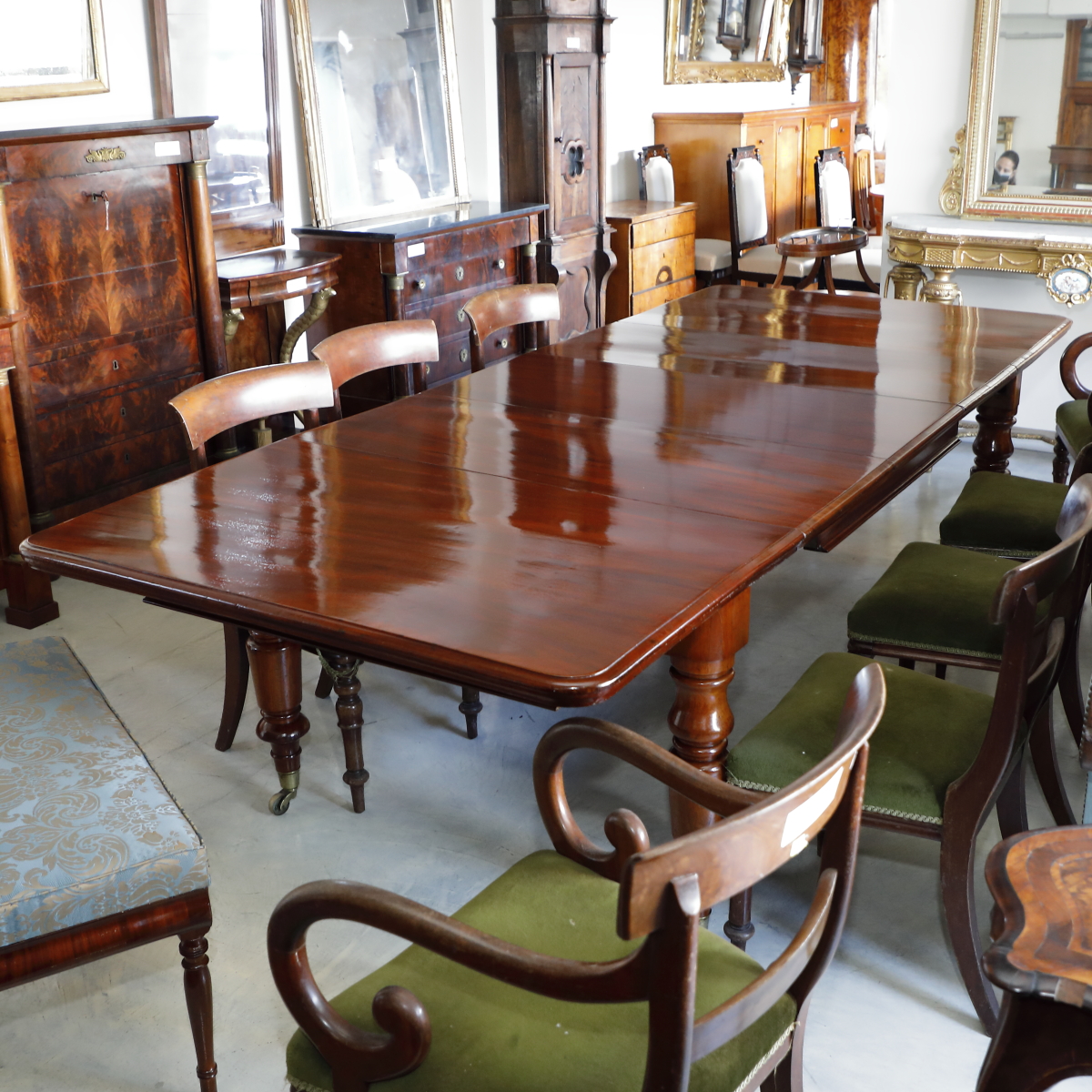 Tavolo inglese allungabile a manovella con due allunghe - Tavoli e Scrittoi Tavolo inglese allungabile a manovella con due allunghe - Tavoli e Scrittoi