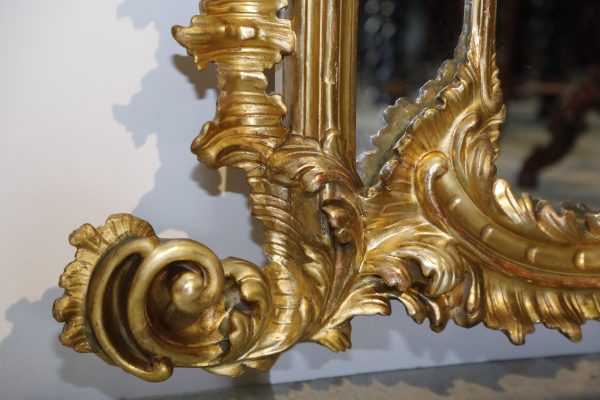 Grande specchiera italiana in legno dorato intagliato - Specchiere, Uncategorized