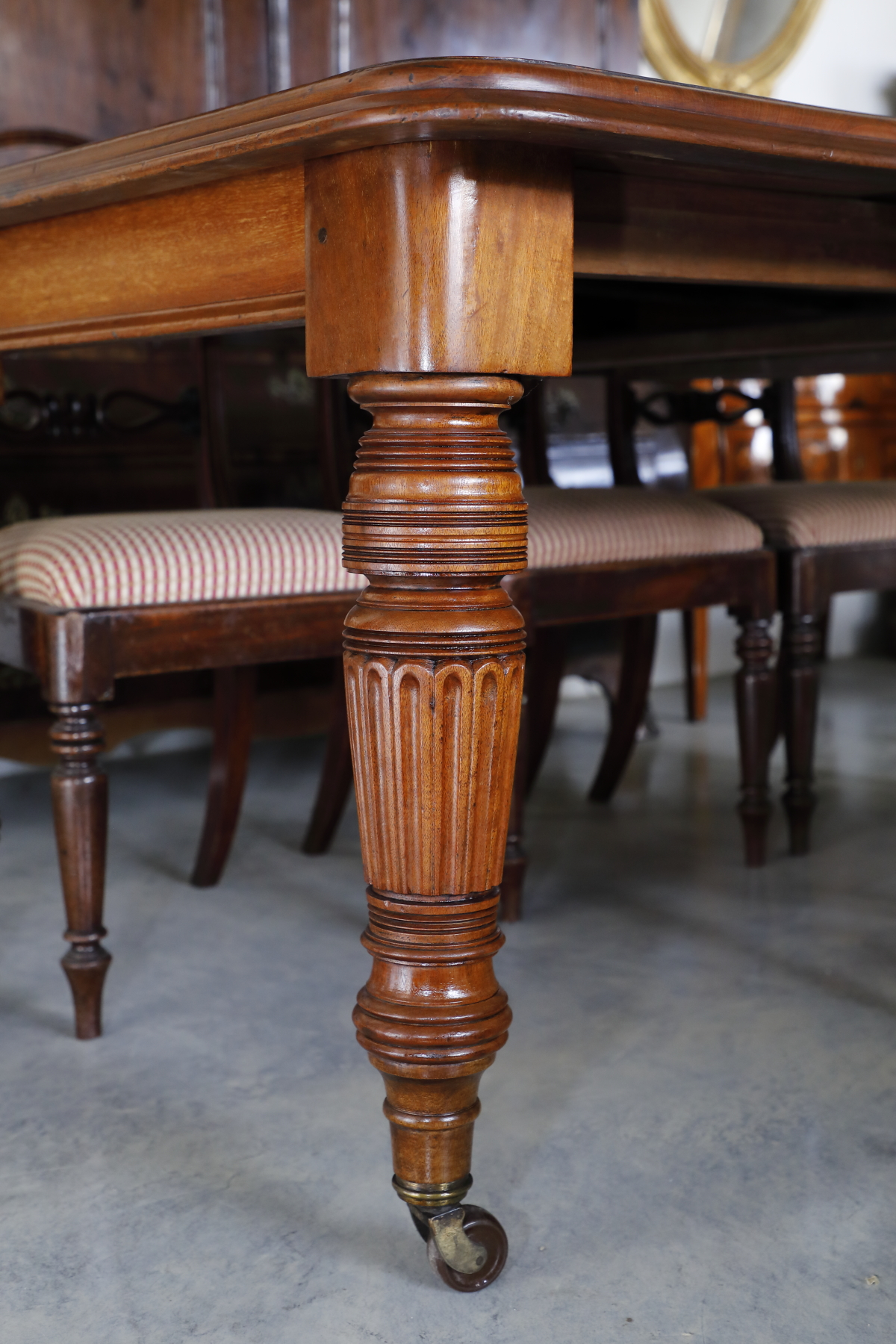 Tavolo inglese allungabile a manovella con due allunghe - Tavoli e Scrittoi Tavolo inglese allungabile a manovella con due allunghe - Tavoli e Scrittoi