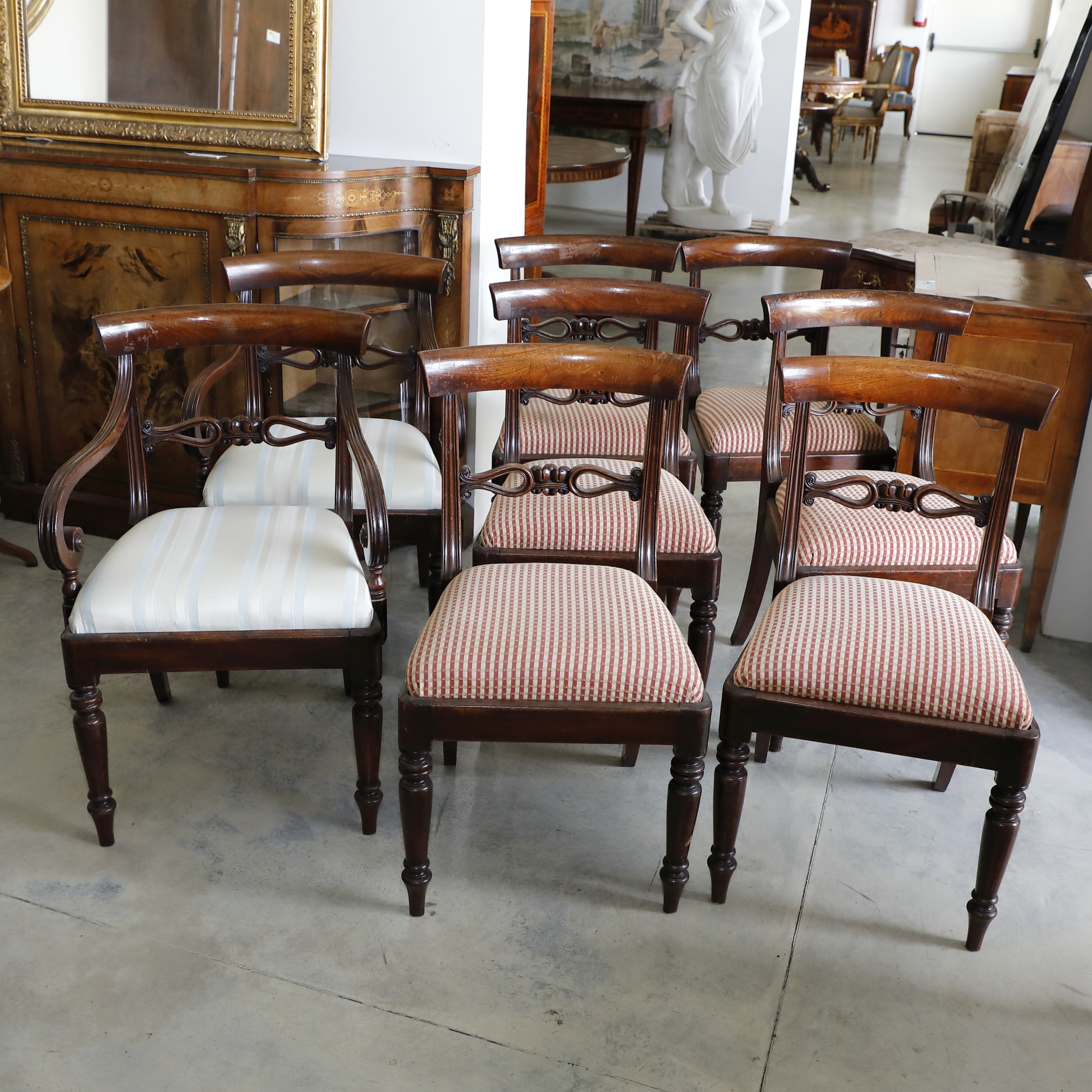 Gruppo di 2 poltrone e 6 sedie inglesi in mogano epoca 800 - Uncategorized Gruppo di 2 poltrone e 6 sedie inglesi in mogano epoca 800 - Uncategorized