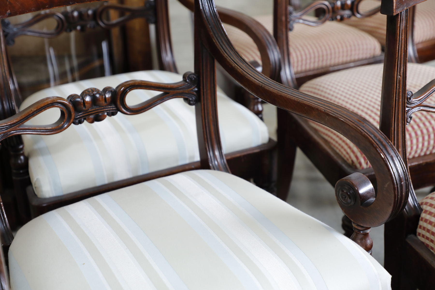 Gruppo di 2 poltrone e 6 sedie inglesi in mogano epoca 800 - Uncategorized Gruppo di 2 poltrone e 6 sedie inglesi in mogano epoca 800 - Uncategorized