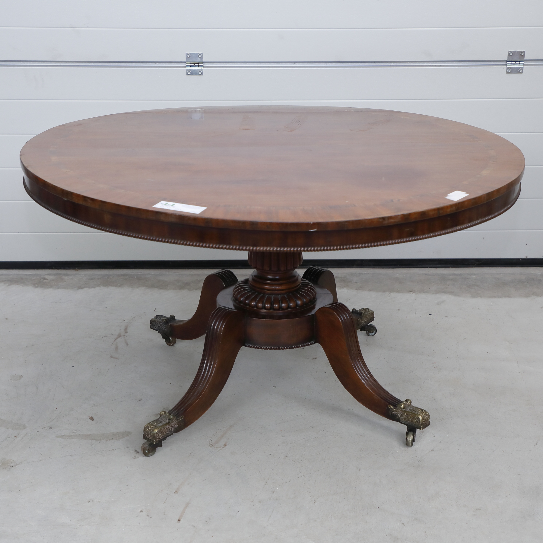 Tavolo fisso in mogano e piuma di mogano con gambe a sciabola - Tavoli e Scrittoi Tavolo fisso in mogano e piuma di mogano con gambe a sciabola - Tavoli e Scrittoi