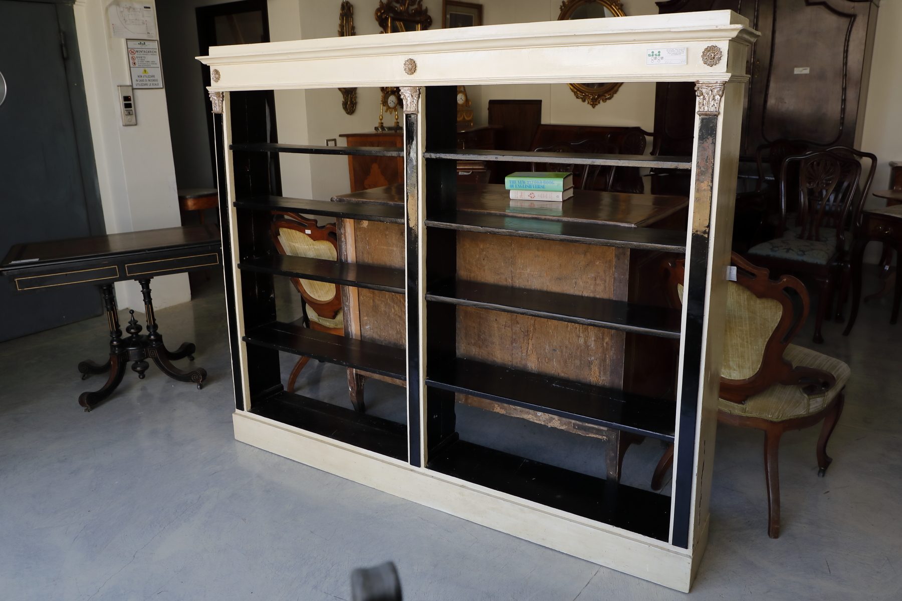 Libreria a giorno in legno laccato ed ebanizzato epoca fine 800 - Librerie Libreria a giorno in legno laccato ed ebanizzato epoca fine 800 - Librerie