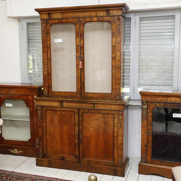 Bookcase Inglese Vittoriana  in noce e radica di noce intarsiata - Librerie, Vetrine