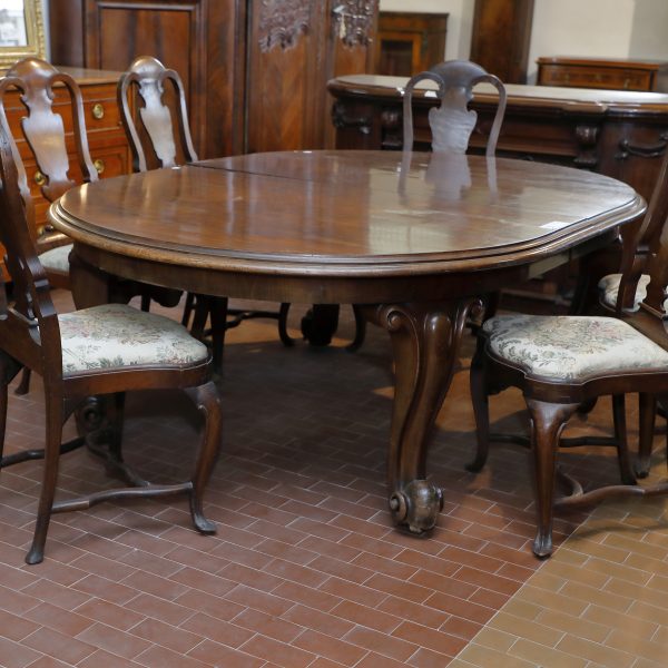Tavolo ovale allungabile con gambe mosse .Origine Inglese Epoca Vittoriana - Tavoli e Scrittoi