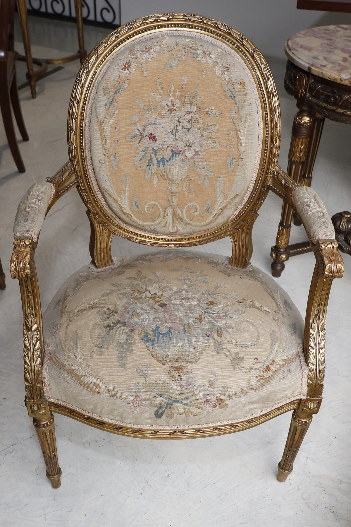Salotto 5 pezzi in legno dorato di origine francese con tessuto Aubusson Epoca Seconda metà 800 - Divani, Sedie e Poltrone Salotto 5 pezzi in legno dorato di origine francese con tessuto Aubusson Epoca Seconda metà 800 - Divani, Sedie e Poltrone