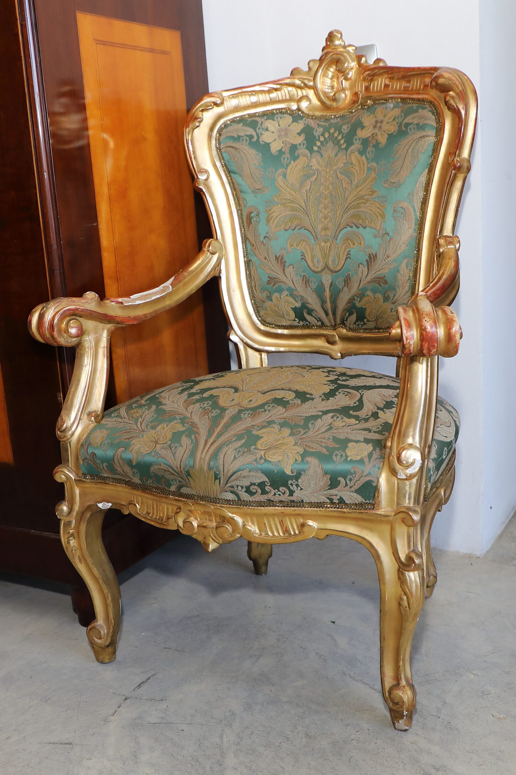 Salotto in legno dorato di origine Italiana Epoca 800 - Divani, Sedie e Poltrone Salotto in legno dorato di origine Italiana Epoca 800 - Divani, Sedie e Poltrone