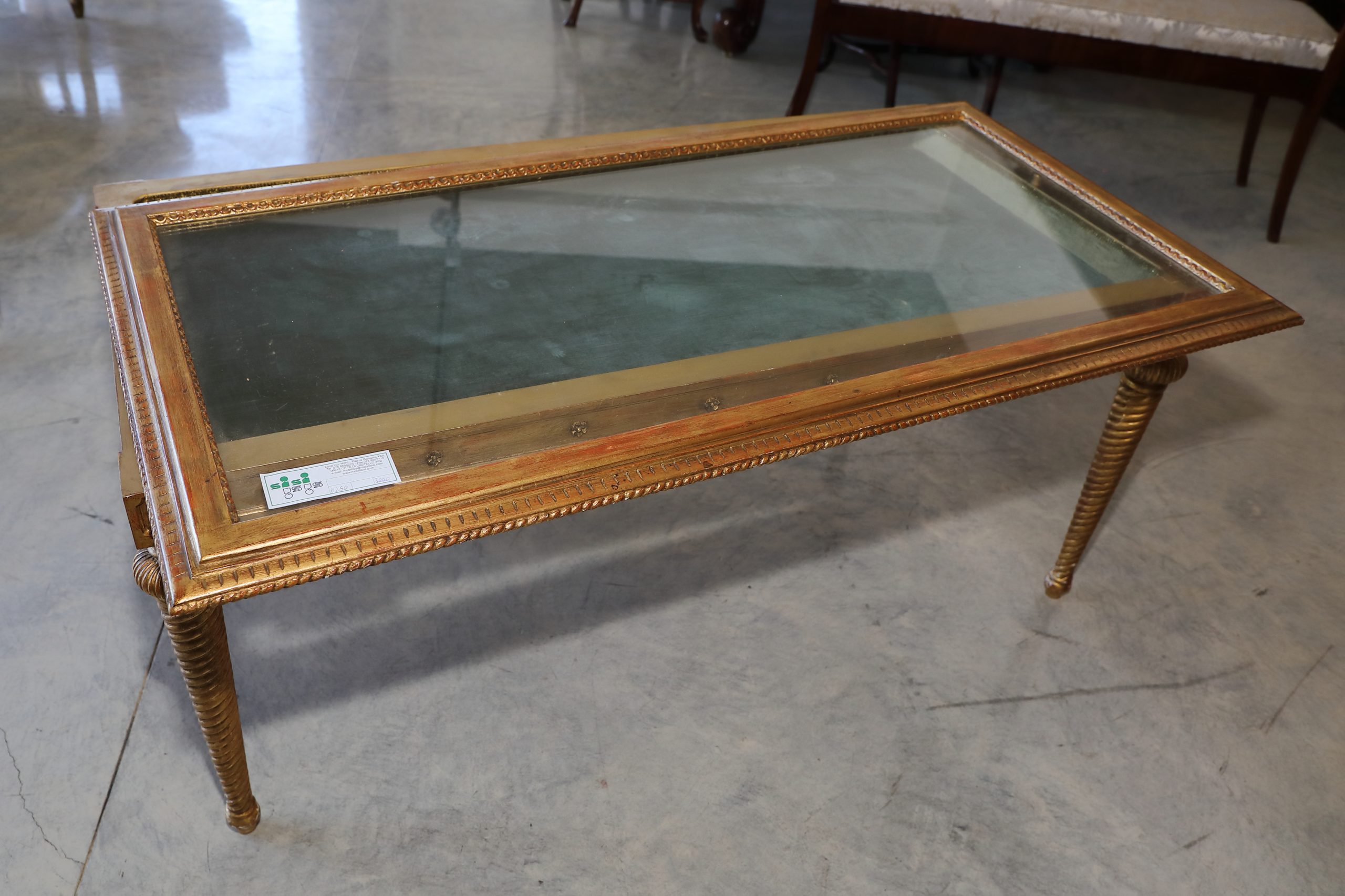 Tavolino in legno dorato apribile a bacheca origine italiana epoca 800 - Tavoli e Scrittoi, Vetrine Tavolino in legno dorato apribile a bacheca origine italiana epoca 800 - Tavoli e Scrittoi, Vetrine