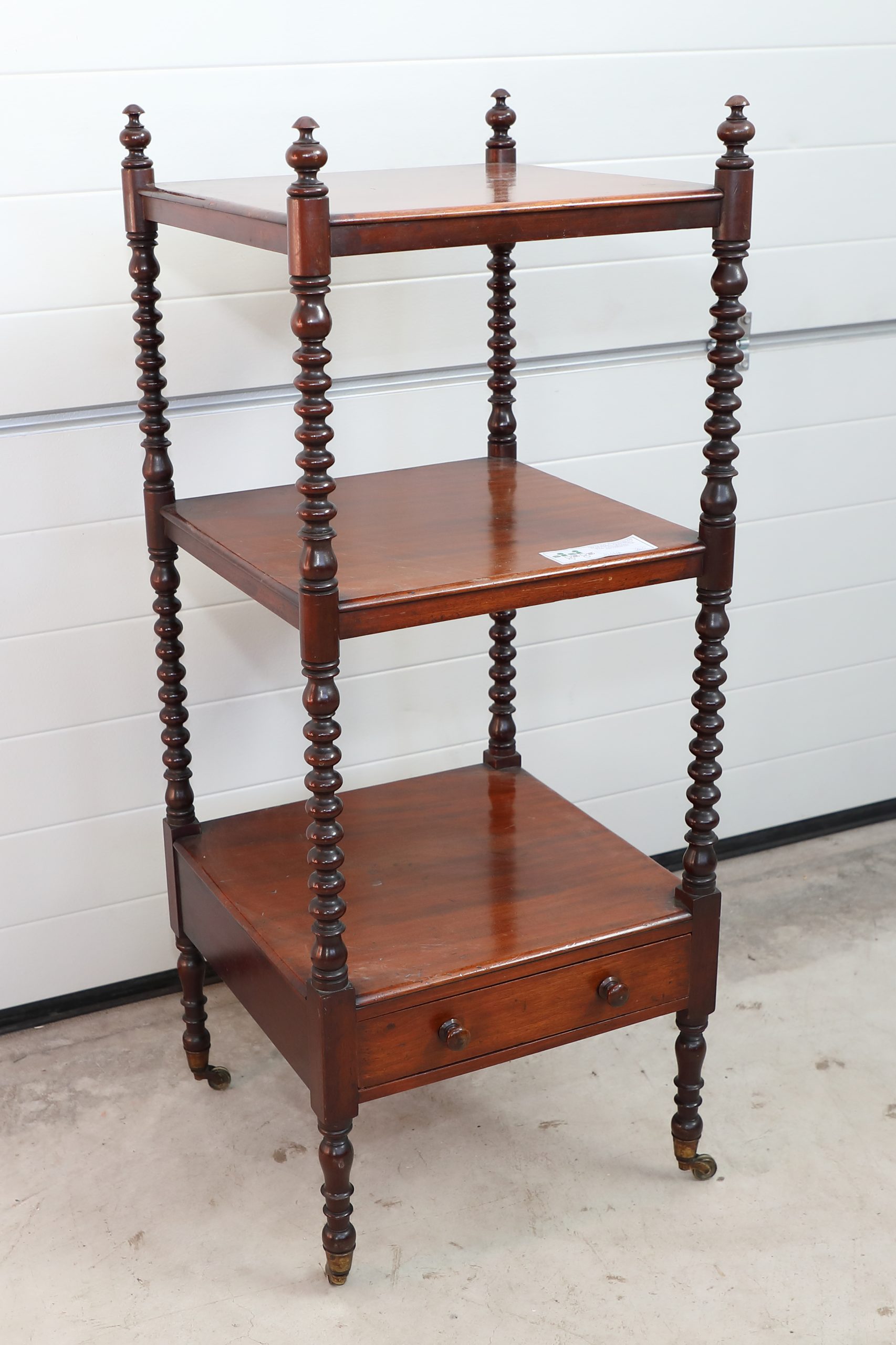 Etagere a tre ripiani e cassettino .Sec.XIX - Tavoli e Scrittoi Etagere a tre ripiani e cassettino .Sec.XIX - Tavoli e Scrittoi