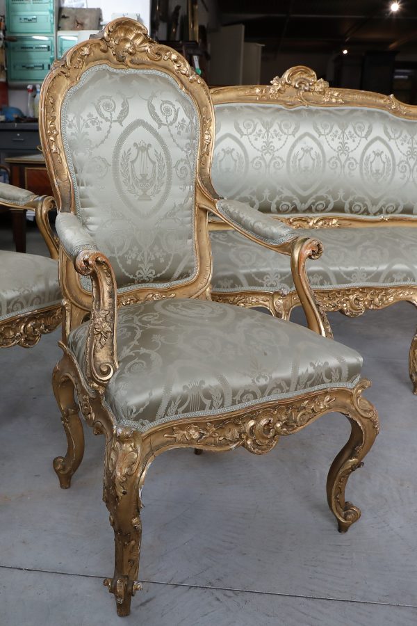 Salotto composto da divano e due poltrone in legno dorato epoca 800 - Divani, Sedie e Poltrone