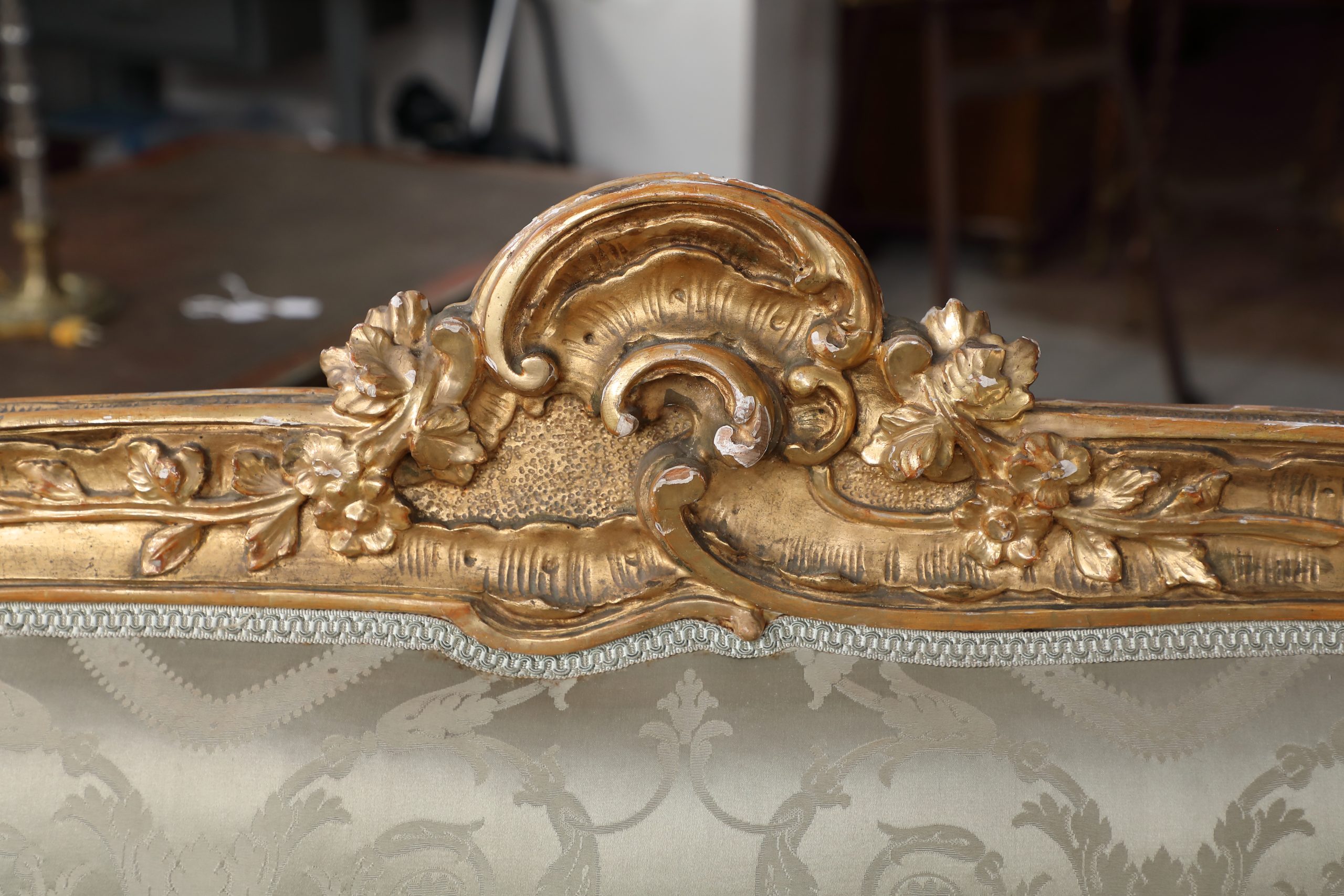 Salotto composto da divano e due poltrone in legno dorato epoca 800 - Divani, Sedie e Poltrone Salotto composto da divano e due poltrone in legno dorato epoca 800 - Divani, Sedie e Poltrone