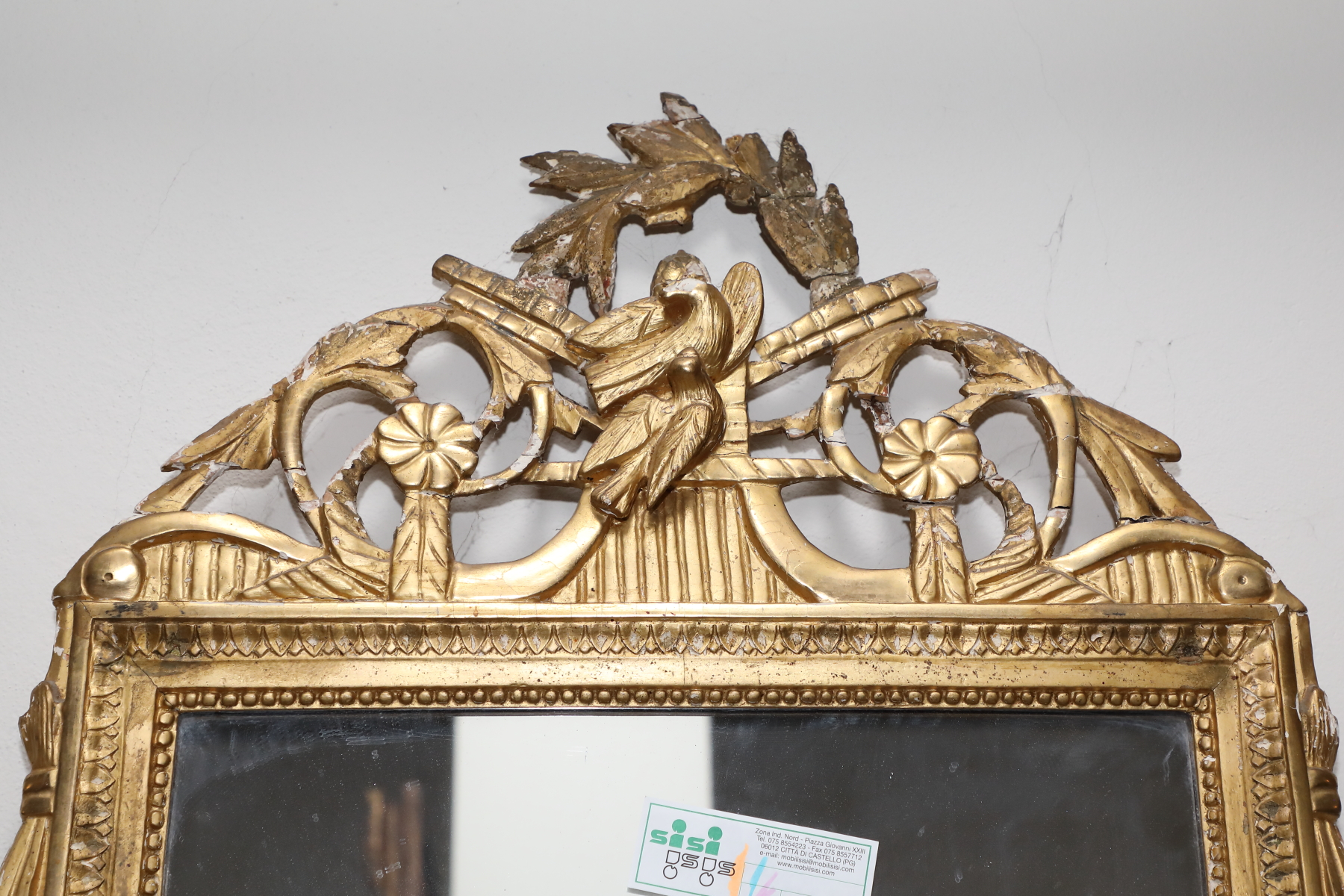 Specchiera Luigi XVI in legno dorato con cimasa con uccelli e corona d'alloro - Specchiere Specchiera Luigi XVI in legno dorato con cimasa con uccelli e corona d'alloro - Specchiere