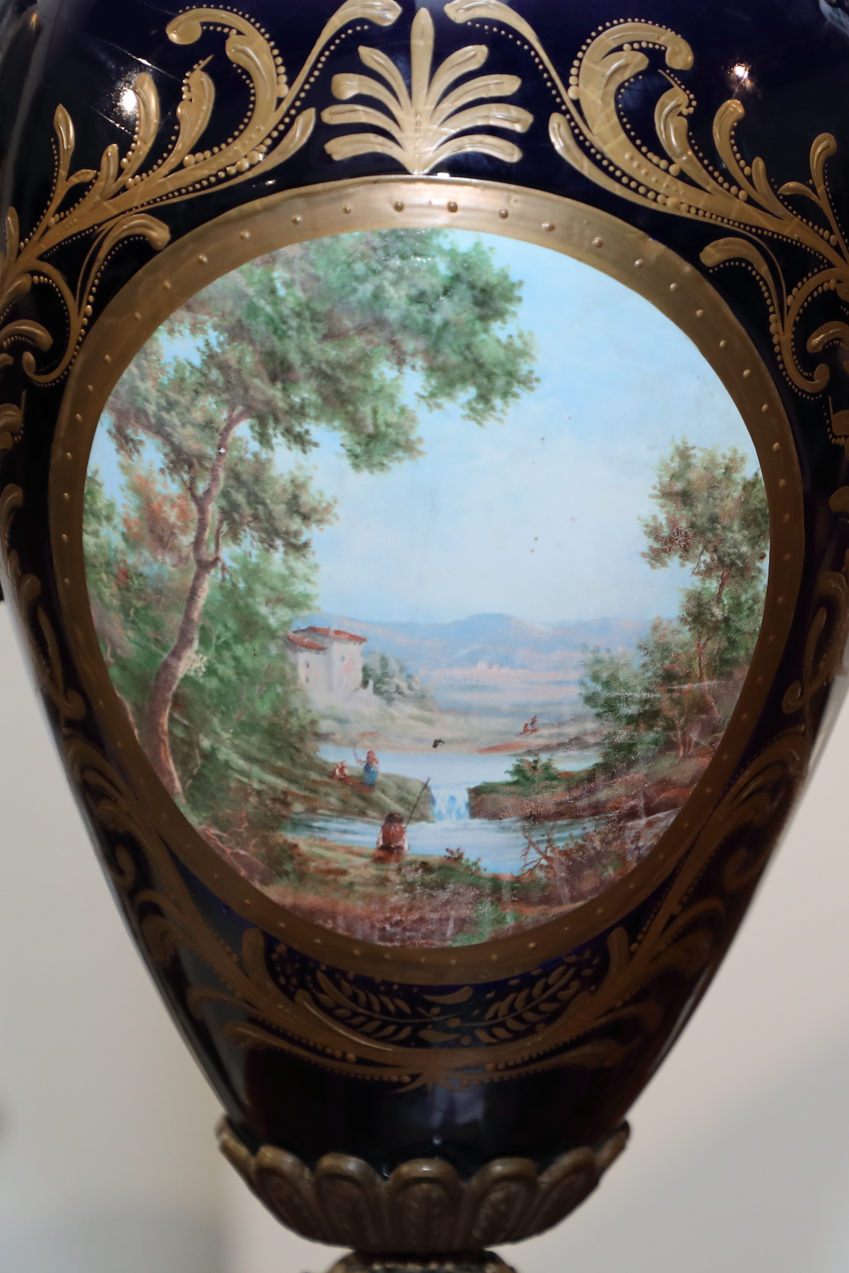 Vaso in porcellana dipinta e bronzo - Complementi d'arredo Vaso in porcellana dipinta e bronzo - Complementi d'arredo