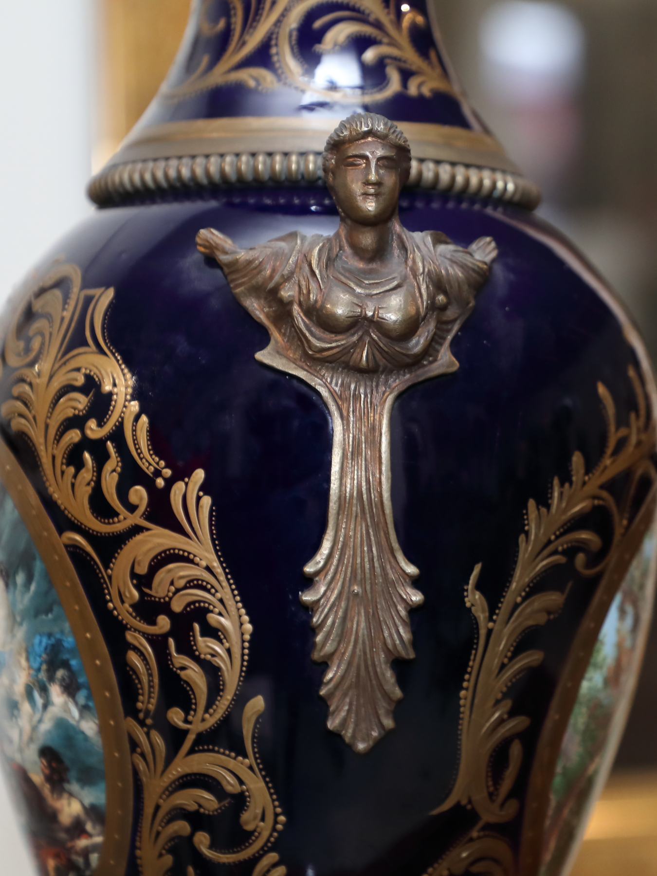 Vaso in porcellana dipinta e bronzo - Complementi d'arredo Vaso in porcellana dipinta e bronzo - Complementi d'arredo