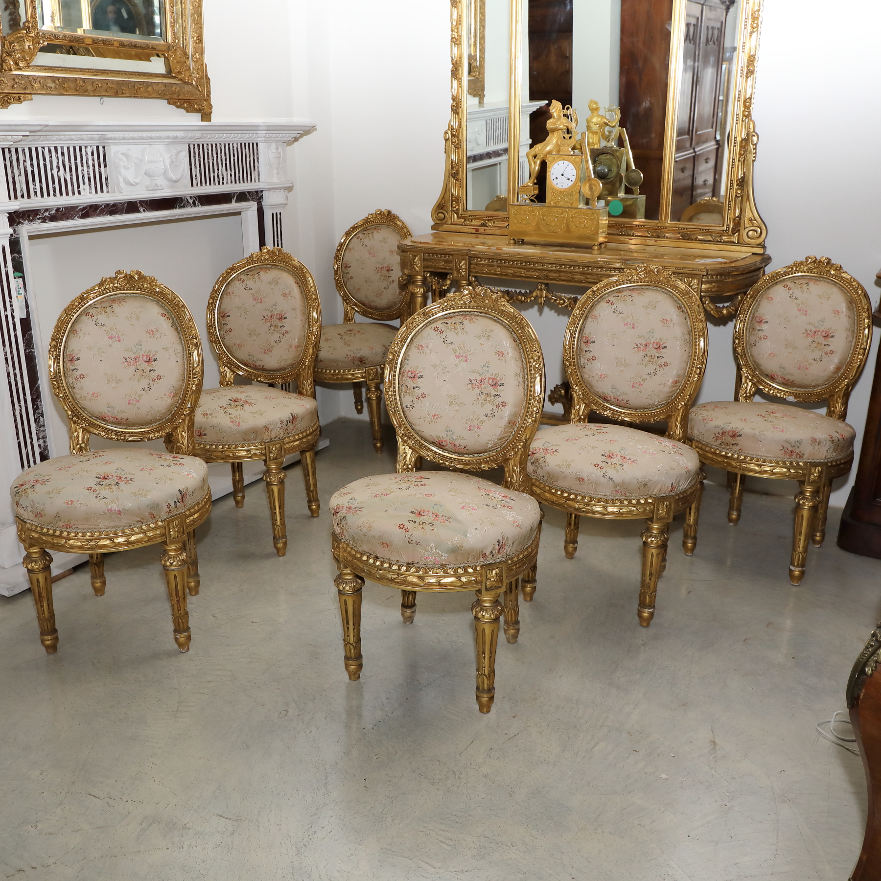 Gruppo 6 sedie a medaglione in legno dorato - Sedie e Poltrone Gruppo 6 sedie a medaglione in legno dorato - Sedie e Poltrone