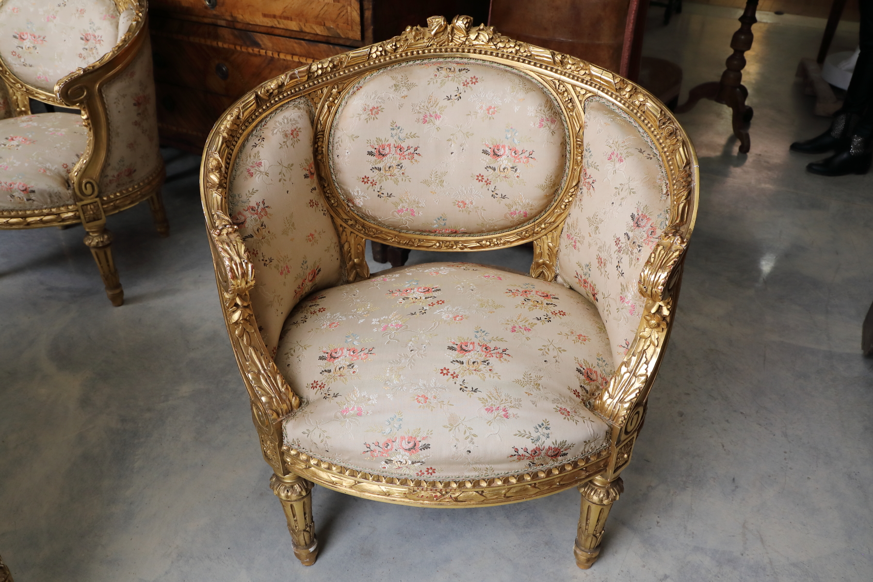 Salottino a pozzetto in legno dorato Origine Italiano Epoca Primi 900 - Divani, Sedie e Poltrone Salottino a pozzetto in legno dorato Origine Italiano Epoca Primi 900 - Divani, Sedie e Poltrone