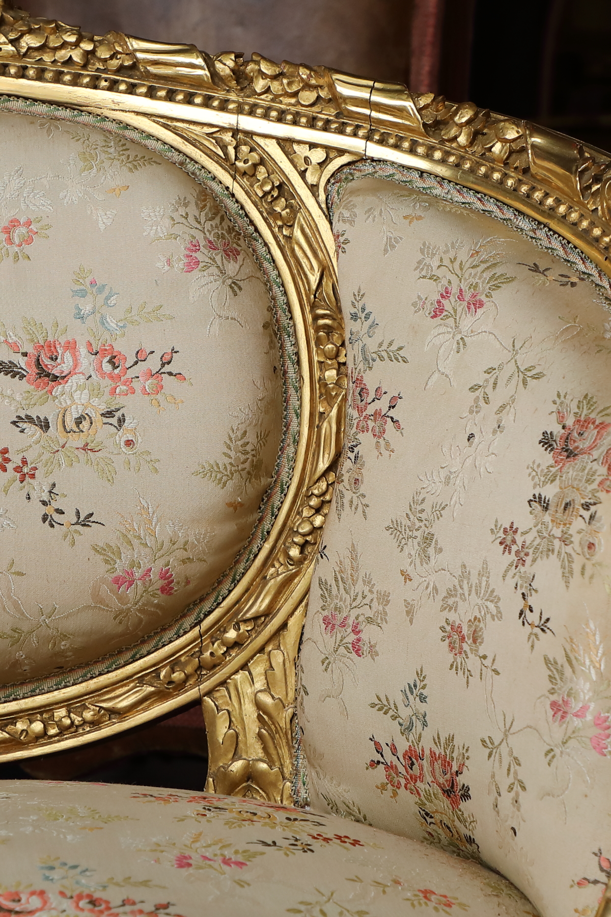 Salottino a pozzetto in legno dorato Origine Italiano Epoca Primi 900 - Divani, Sedie e Poltrone Salottino a pozzetto in legno dorato Origine Italiano Epoca Primi 900 - Divani, Sedie e Poltrone