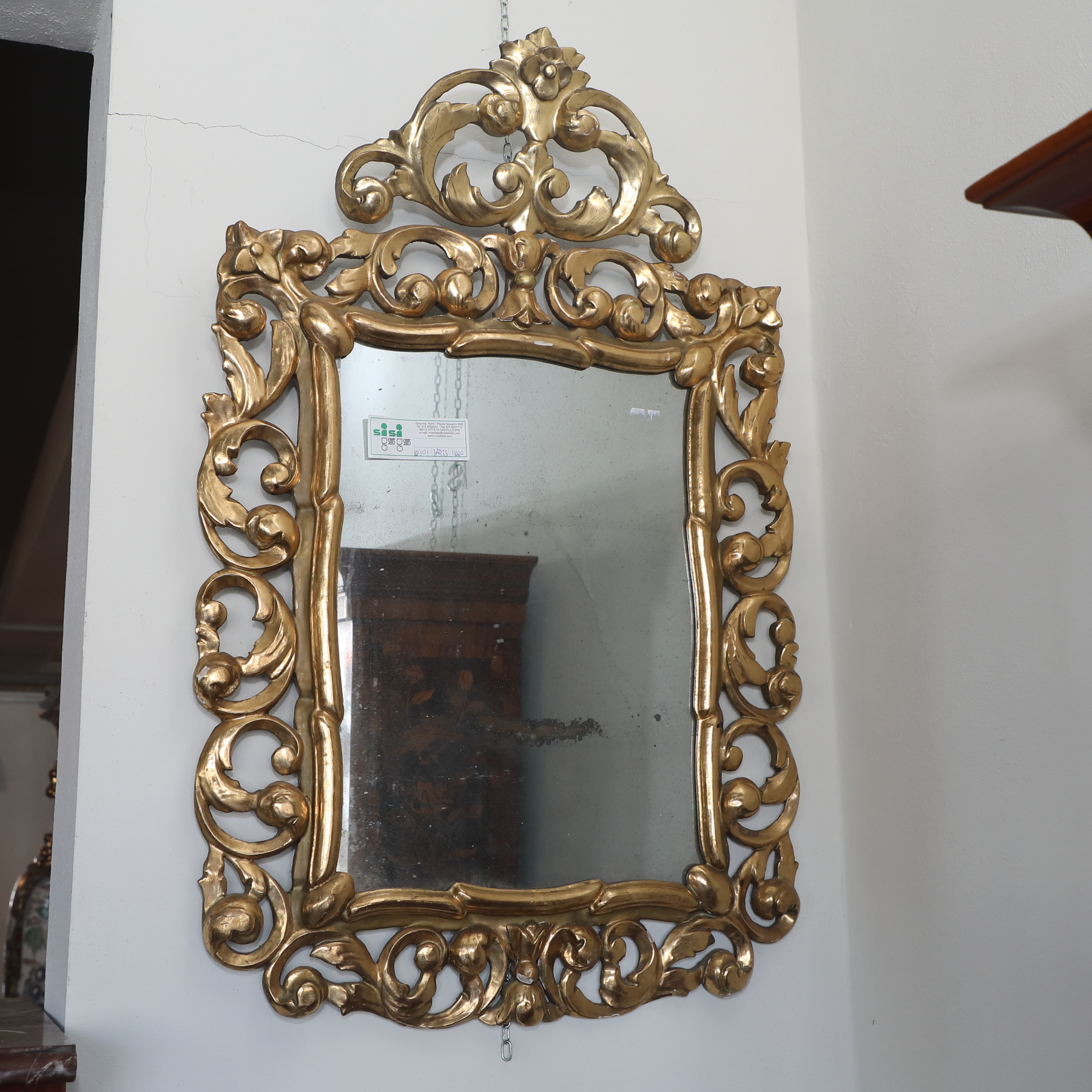 Grande specchiera in legno dorato con cimasa con giglio - Specchiere Grande specchiera in legno dorato con cimasa con giglio - Specchiere