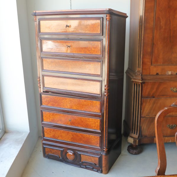Secretaire in radica di tuja e palissandro contenente una cassaforte firmata Fichet (Paris) - Secretaire e Ribalte