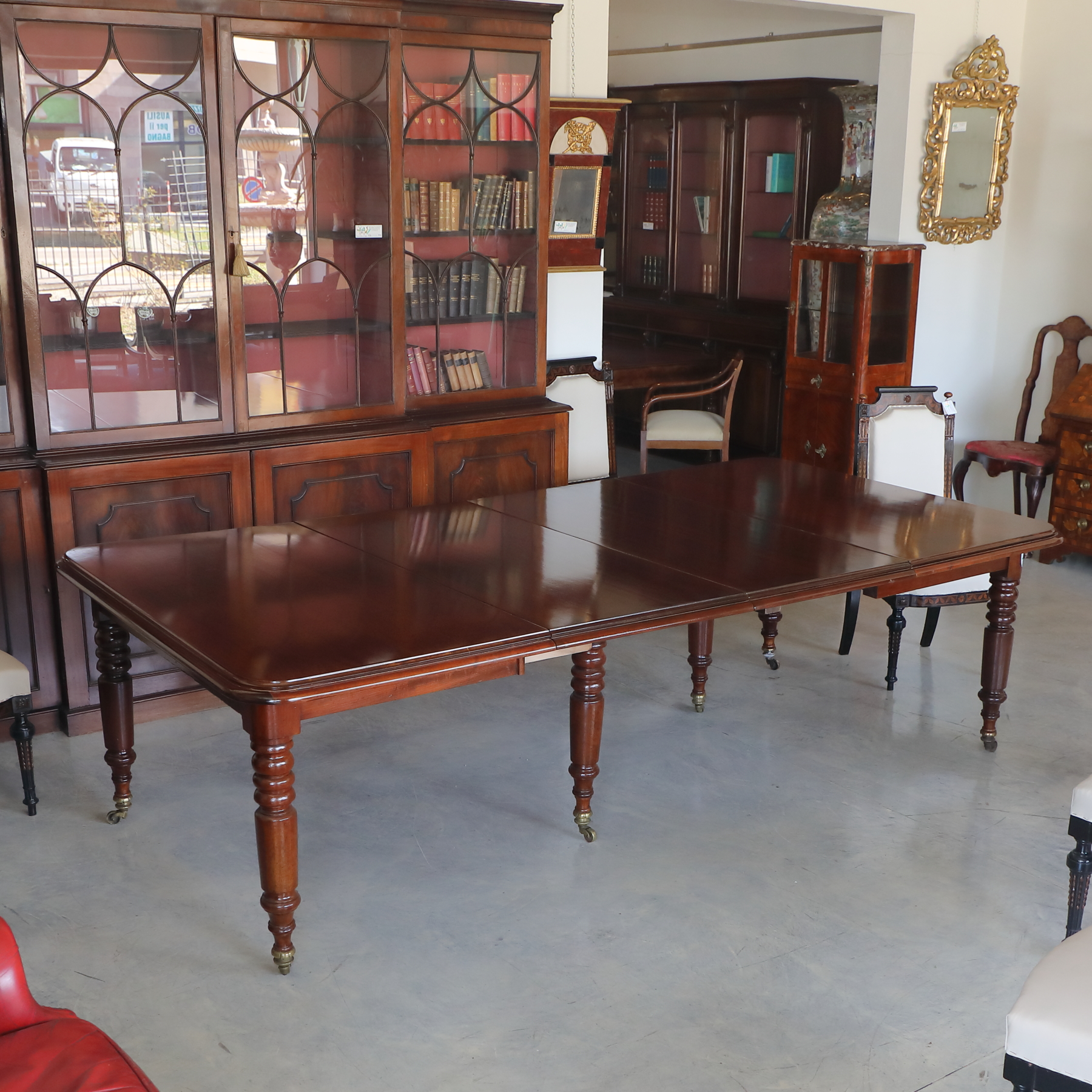 Tavolino in metallo da salotto e bronzi dorati con piano in marmo - Tavoli e Scrittoi Tavolino in metallo da salotto e bronzi dorati con piano in marmo - Tavoli e Scrittoi