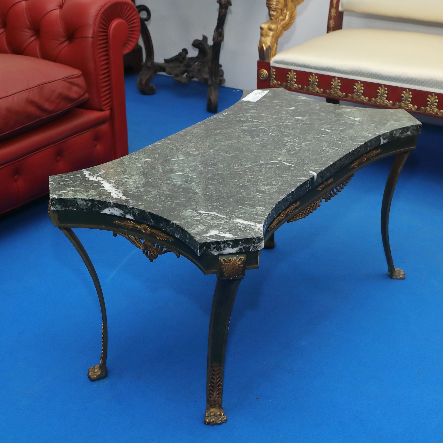 Tavolino in metallo da salotto e bronzi dorati con piano in marmo - Tavoli e Scrittoi Tavolino in metallo da salotto e bronzi dorati con piano in marmo - Tavoli e Scrittoi