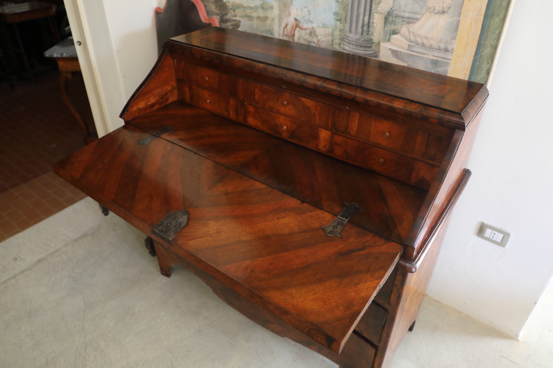 Ribalta italiana lastronata in radica di noce epoca 700 - Secretaire e Ribalte, Uncategorized Ribalta italiana lastronata in radica di noce epoca 700 - Secretaire e Ribalte, Uncategorized