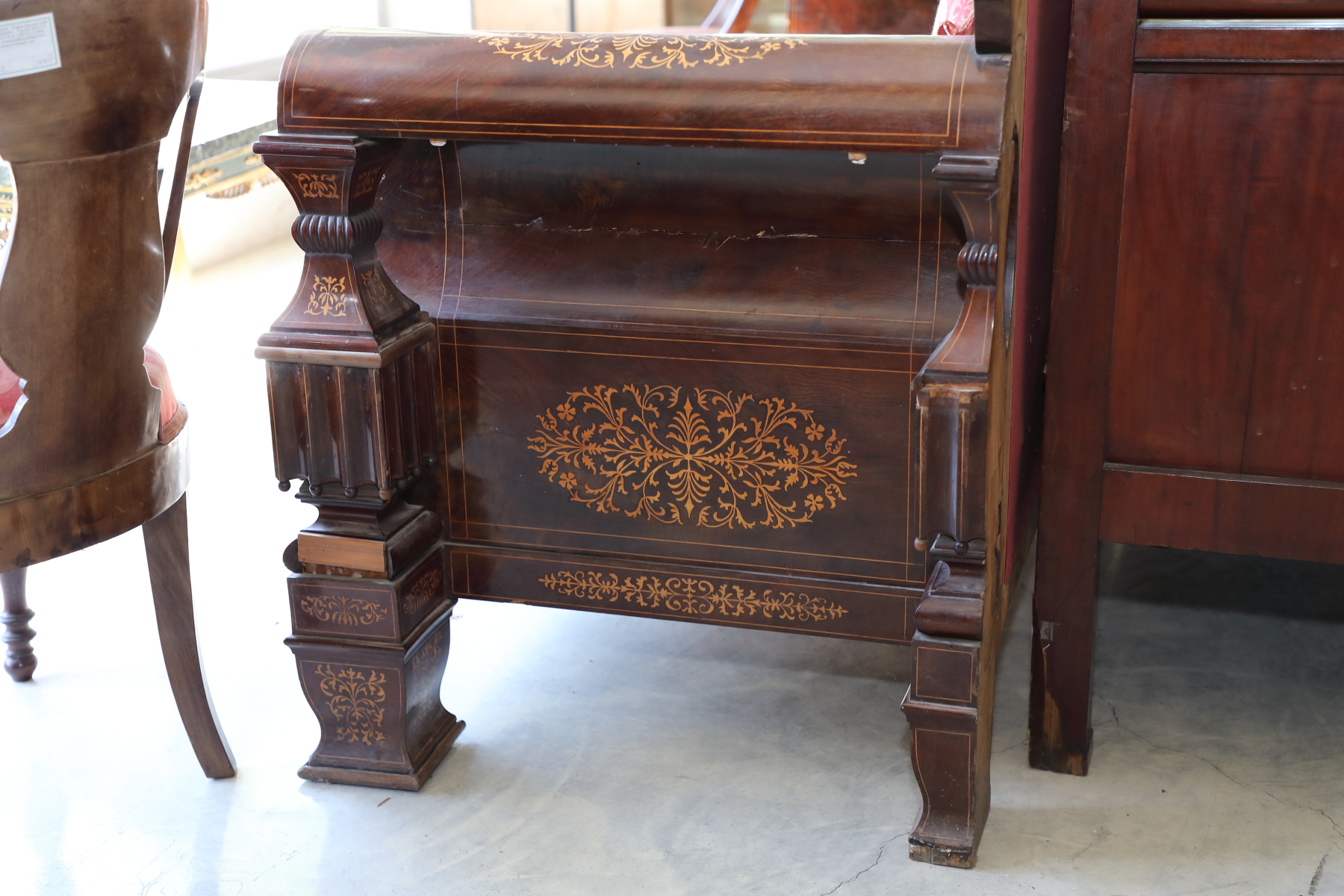 Salotto composto da divano ,coppia di poltrone ,due sedie in mogano con intarsi in acero epoca CarloX - Divani, Sedie e Poltrone Salotto composto da divano ,coppia di poltrone ,due sedie in mogano con intarsi in acero epoca CarloX - Divani, Sedie e Poltrone