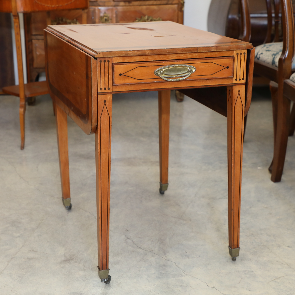 Tavolino rotondo da salotto n radica di noce intarsiato - Tavoli e Scrittoi