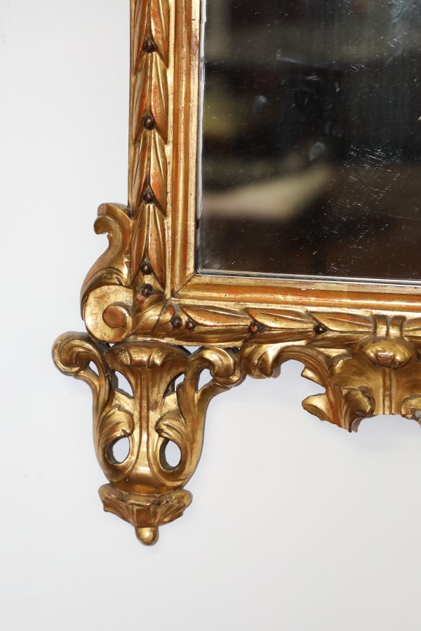 Coppia specchierine in legno dorato con fiori intagliati e fregi epoca 800 - Specchiere