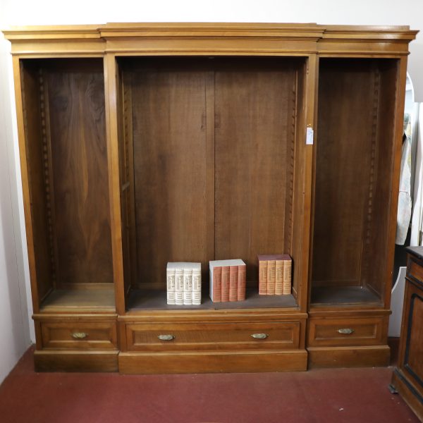 Libreria in noce  a giorno a tre aperture origine inglese  primi 900 - Librerie