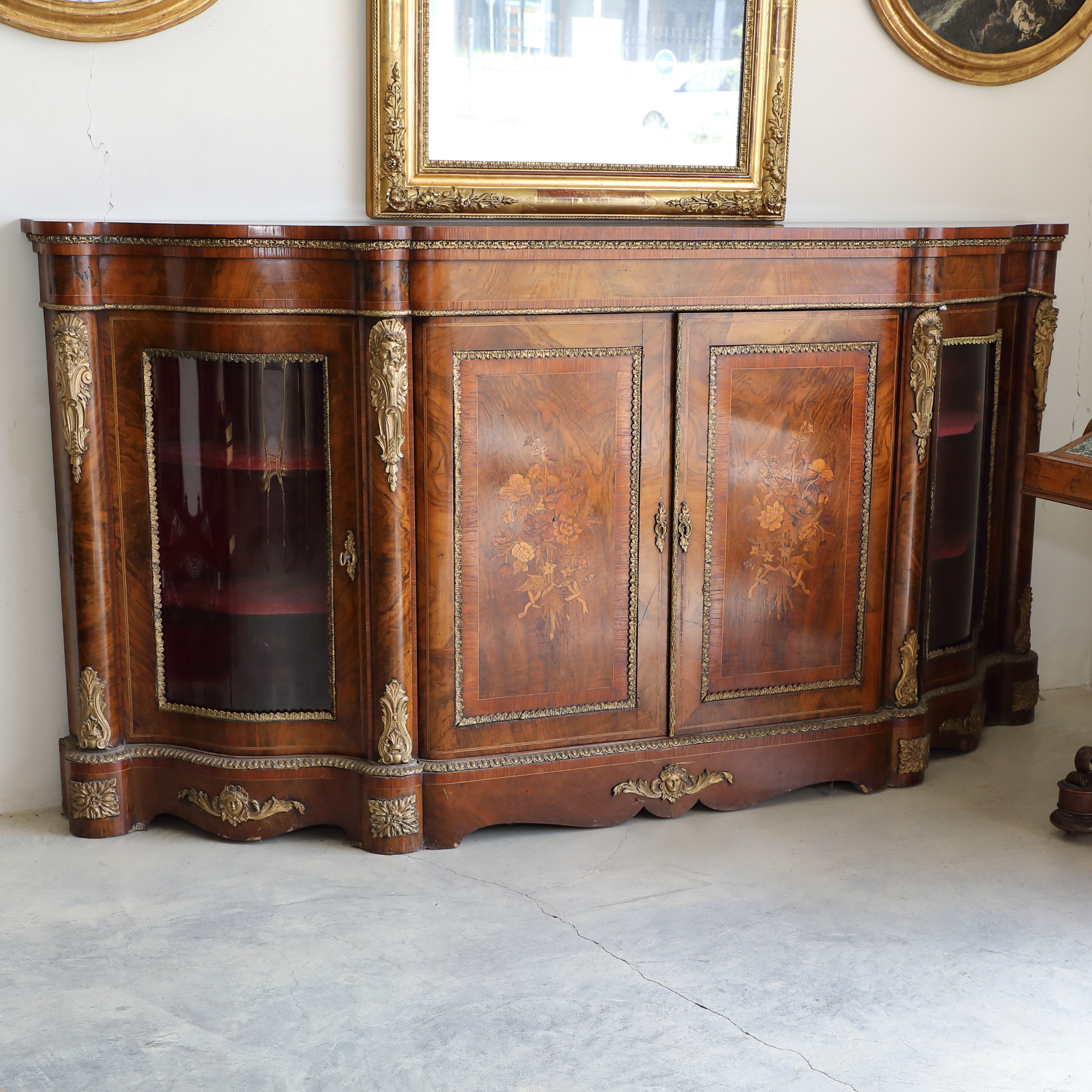 Credenza cappucina in ciliegio a tre ante epoca 800 - Credenze Credenza cappucina in ciliegio a tre ante epoca 800 - Credenze