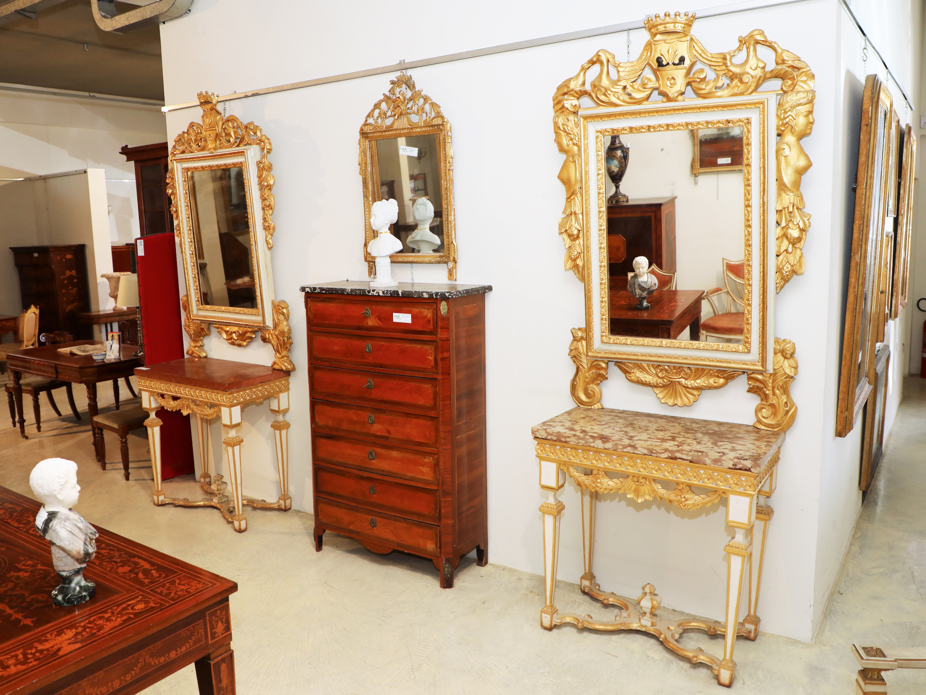 Consolle di origine italiana laccata e dipinta epoca 700 - Consolle Consolle di origine italiana laccata e dipinta epoca 700 - Consolle