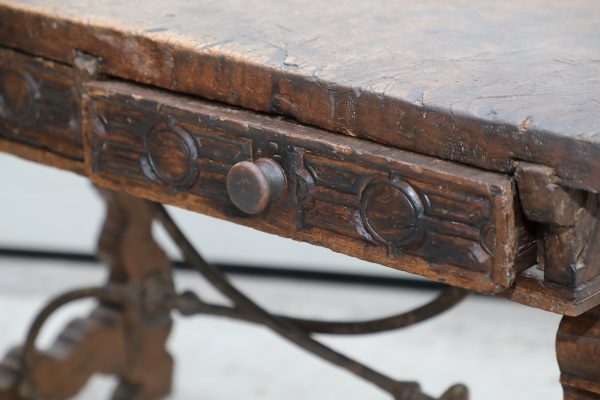 Tavolo scrittoio da centro con due cassetti e gambe a lira - Tavoli e Scrittoi